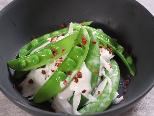 スナップエンドウと新玉ねぎのサラダ